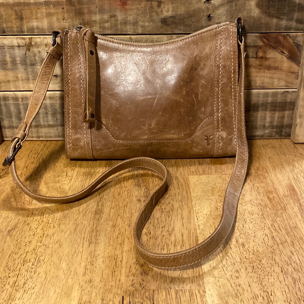 Authentic Frye Melissa zip crossbody leather purse.